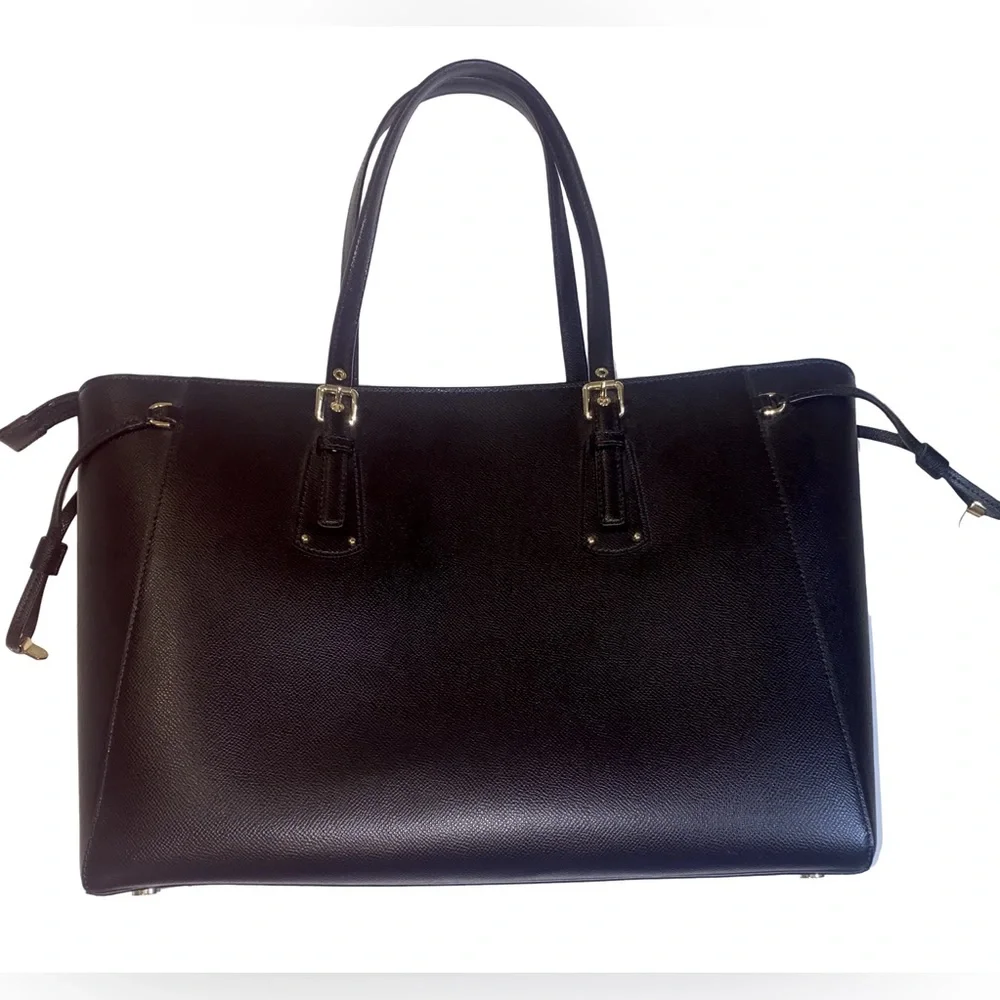 Michael Kors Large Voyager LOVE Tote - Picture 4 of 12